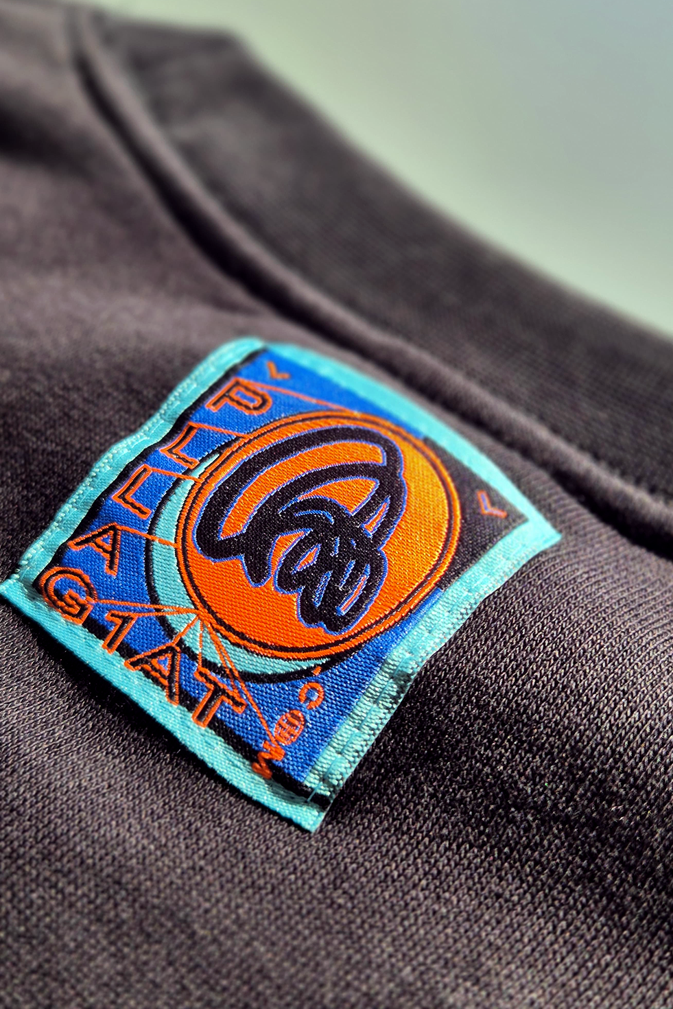 Essi Crewneck Camel Limited!