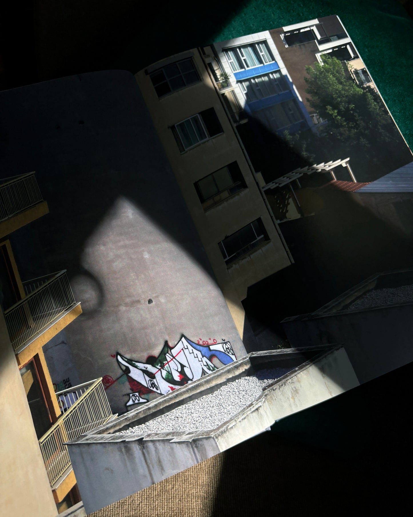 ATHENS THE FIFTH ANGLE / ΑΘΗΝΑ Η ΠΕΜΠΤΗ ΟΨΗ